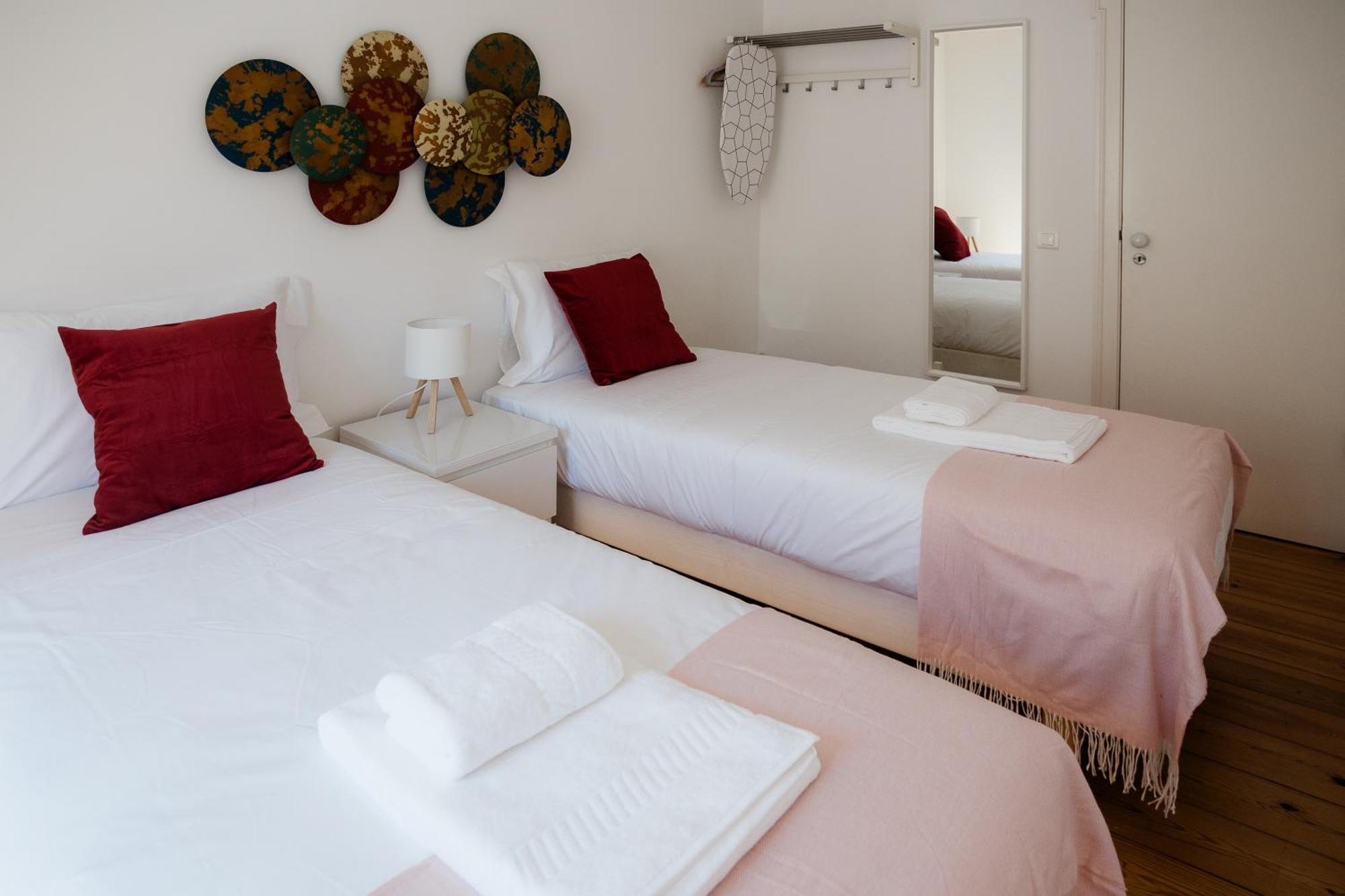 Apartment A Janela, Charming In Center *