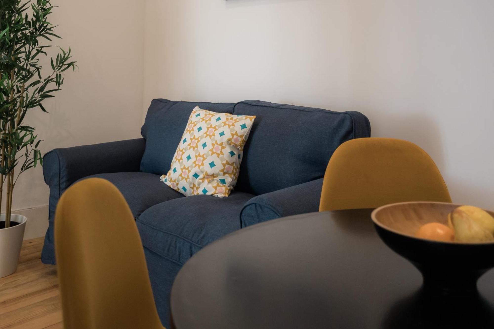 Apartment A Janela, Charming In Center *