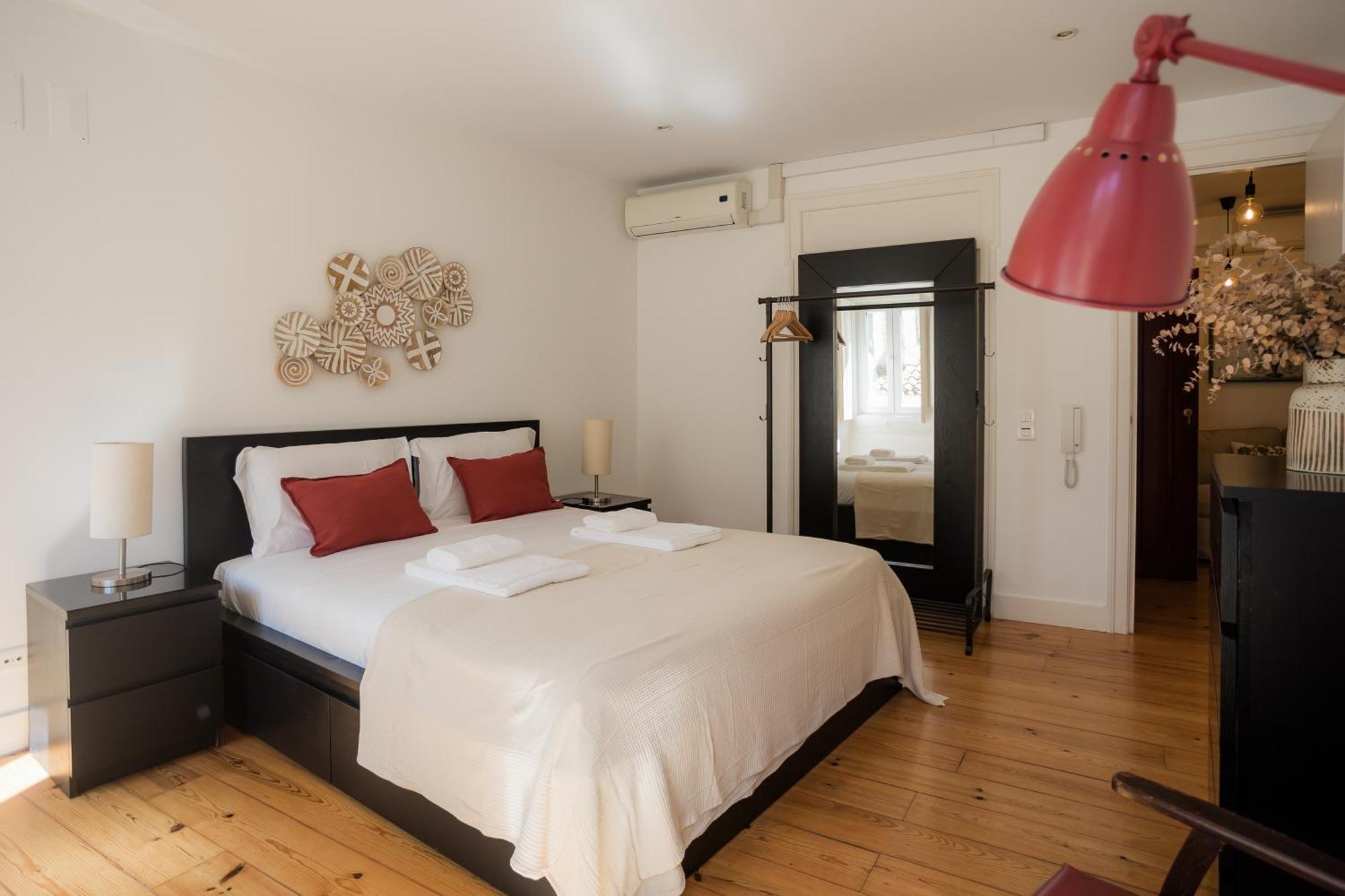 Apartment A Janela, Charming In Center Lisbon