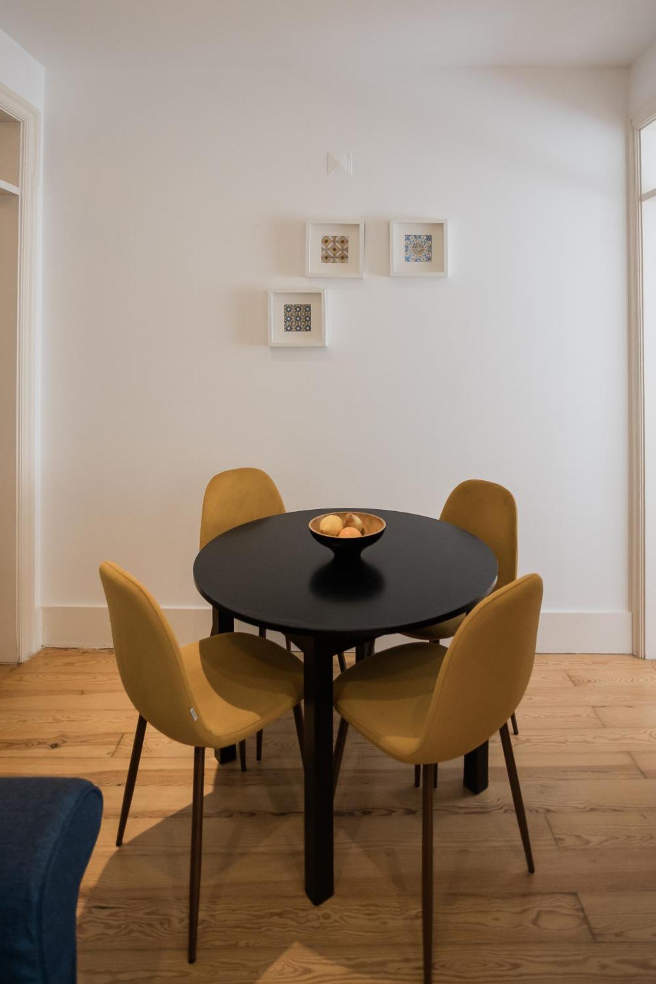 Apartment A Janela, Charming In Center *