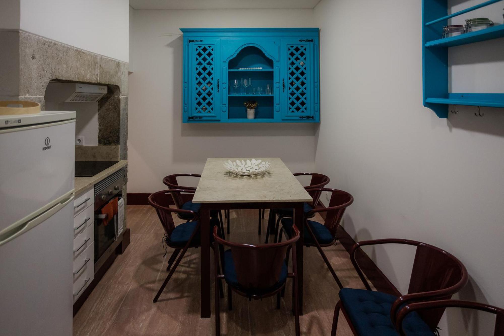 Apartment A Janela, Charming In Center