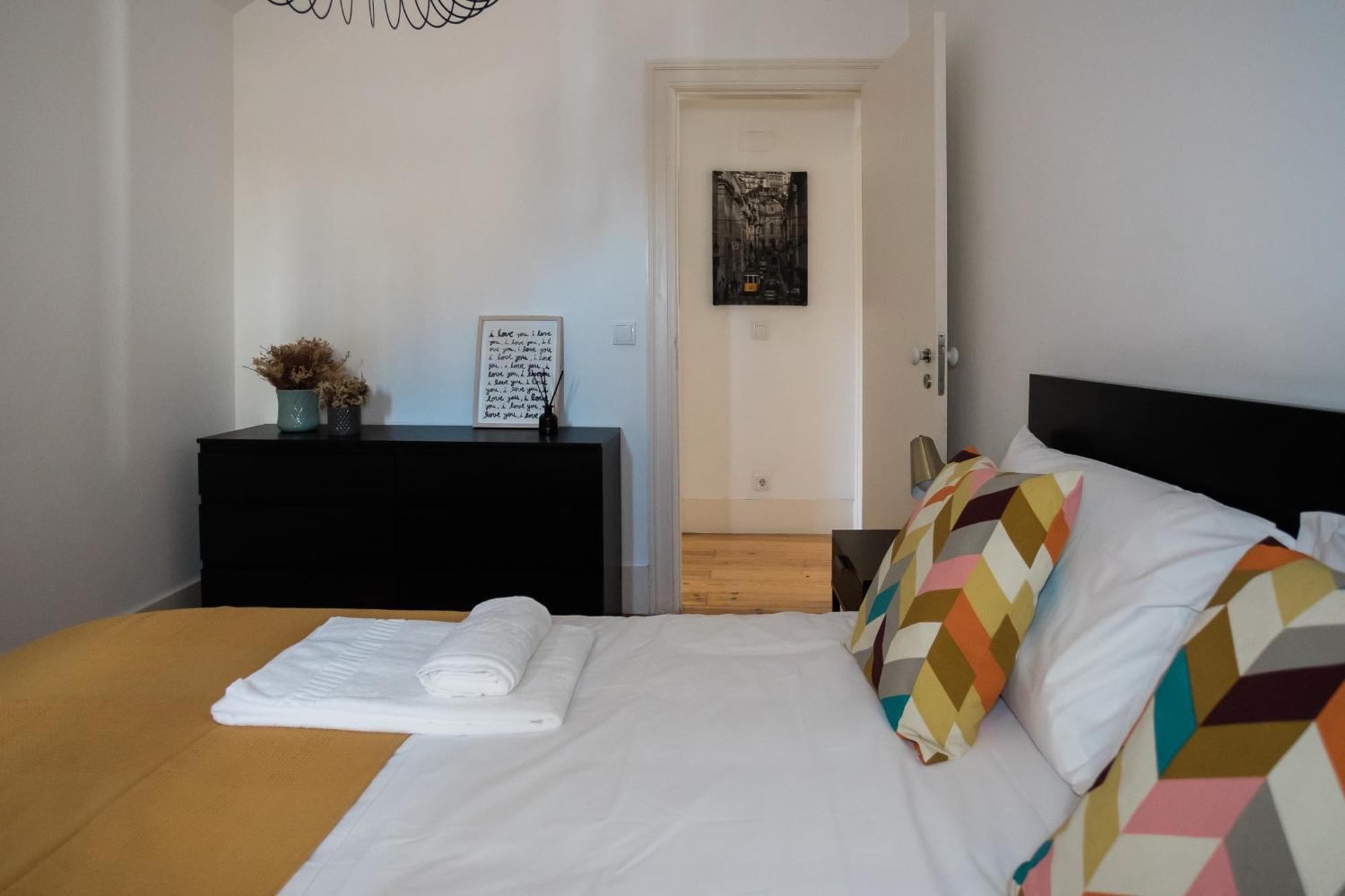 Apartment A Janela, Charming In Center *