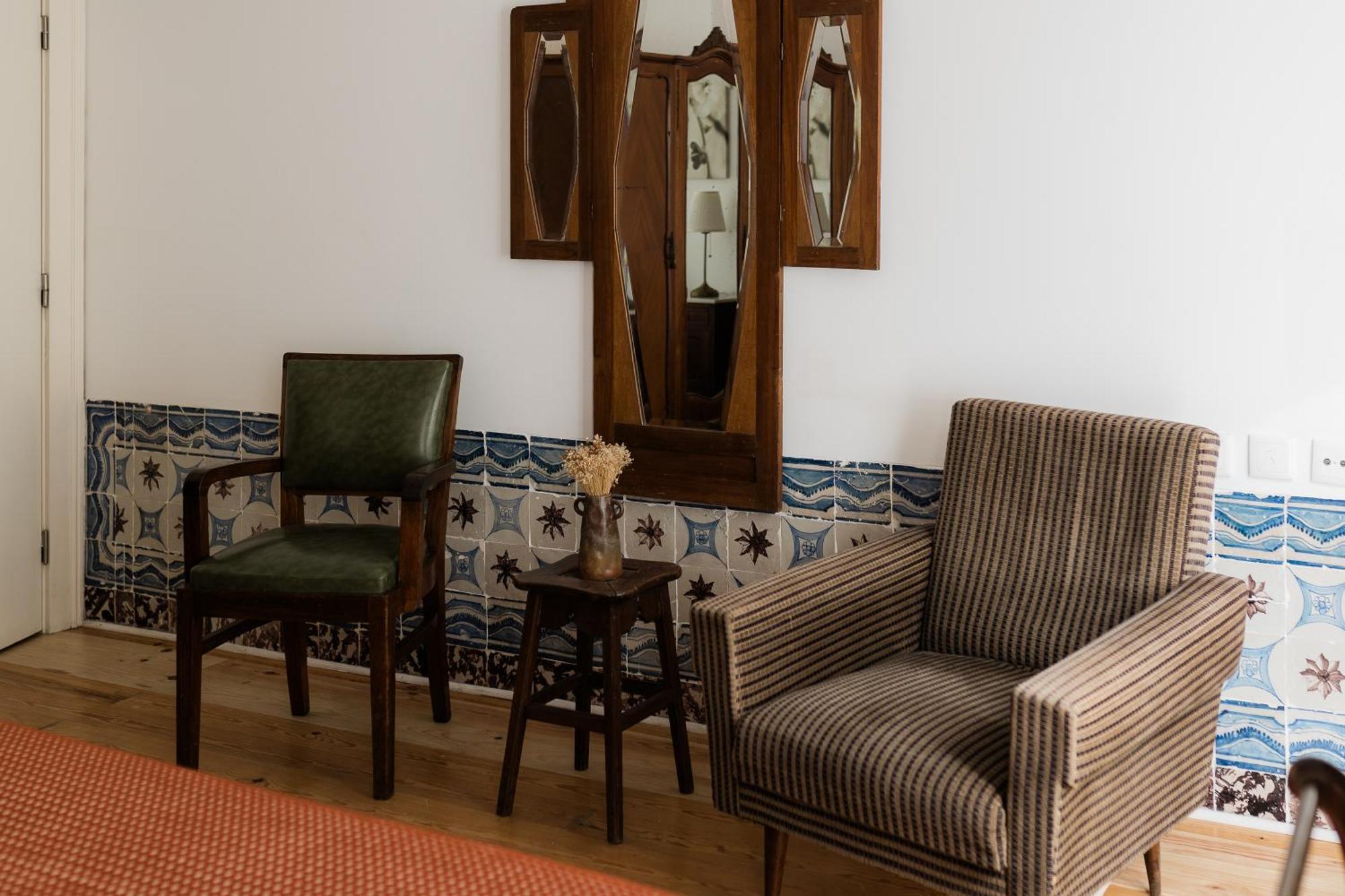 A Janela, Charming In Center